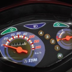 Bright & Sporty analog type of speedometer.